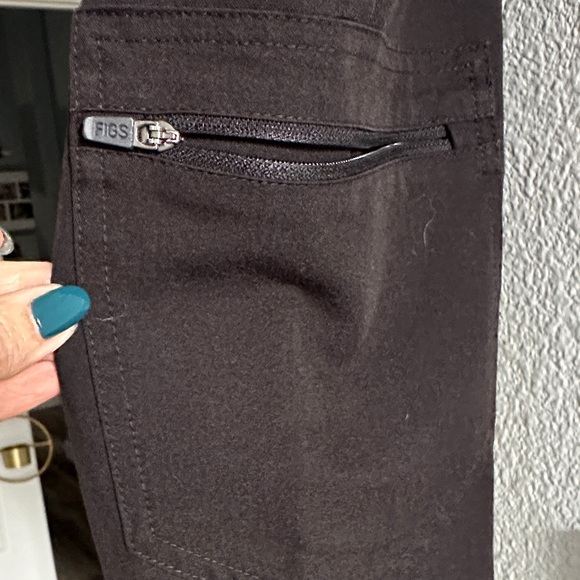 FIGS women’s black ZAMORA jogger scrubs - Picture 10 of 11